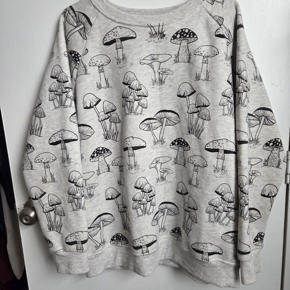 LA SOUL Gray and Black Mushroom Print Sweatshirt Womens Size 1X - Picture 7 of 11